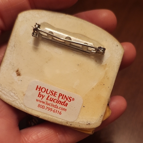 Colorful House Brooch - Picture 2 of 3